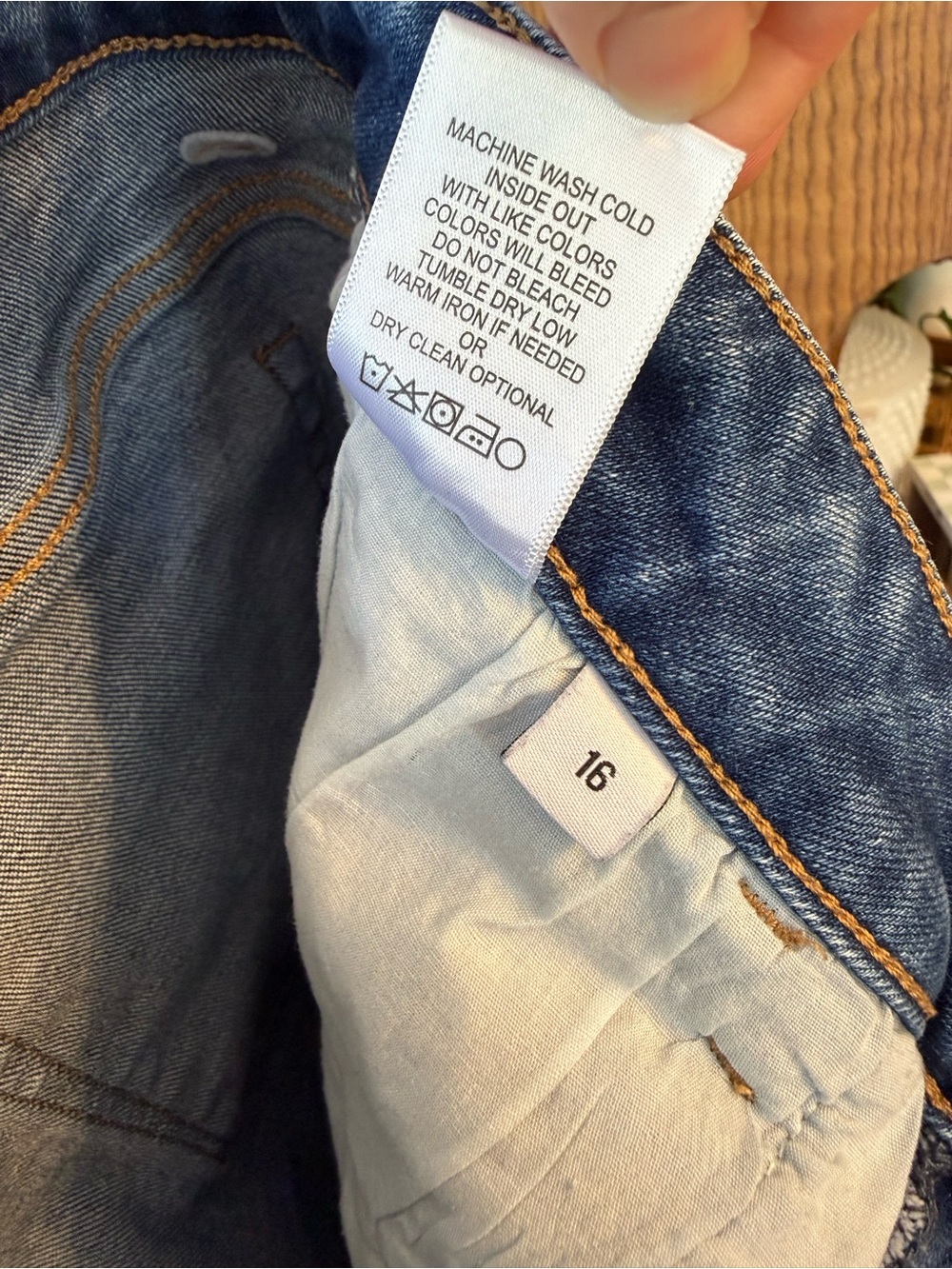 Vervet Women's Cropped stretchy Straight-Leg raw hem denim jeans. Size 16 - Picture 7 of 7